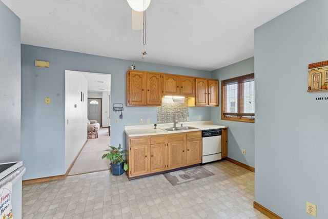 17 Chateaugay St, Chicopee, MA 01020