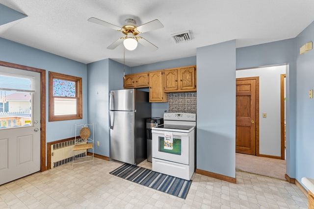 17 Chateaugay St, Chicopee, MA 01020