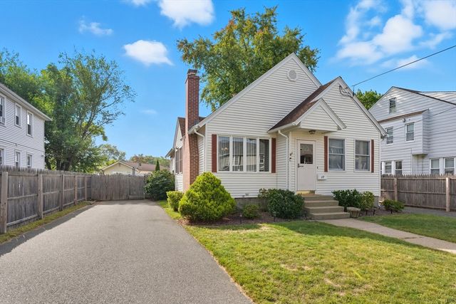 17 Chateaugay St, Chicopee, MA 01020