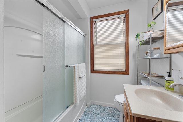 17 Chateaugay St, Chicopee, MA 01020