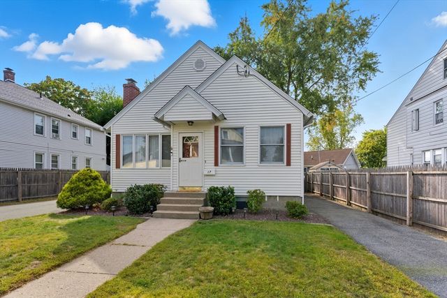 17 Chateaugay St, Chicopee, MA 01020