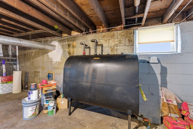17 Chateaugay St, Chicopee, MA 01020