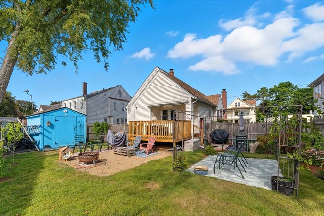 17 Chateaugay St, Chicopee, MA 01020