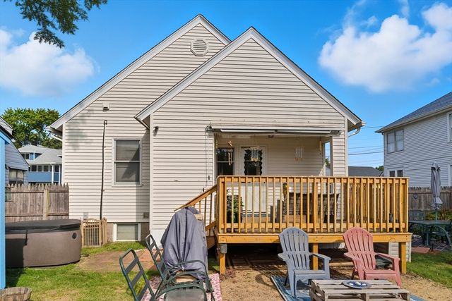 17 Chateaugay St, Chicopee, MA 01020