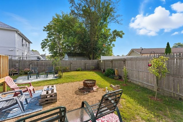 17 Chateaugay St, Chicopee, MA 01020