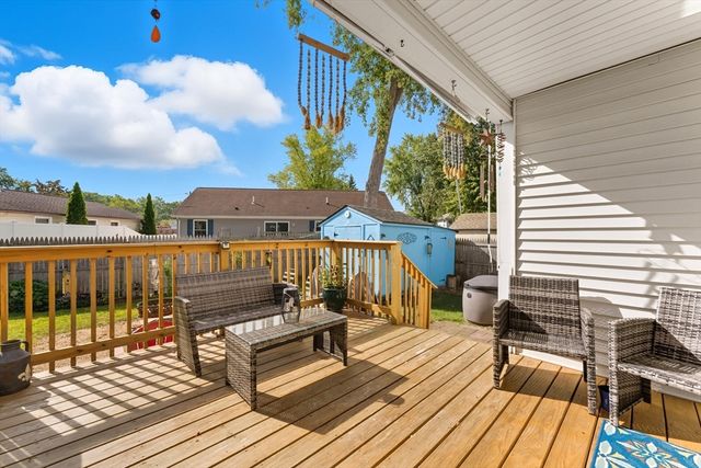 17 Chateaugay St, Chicopee, MA 01020