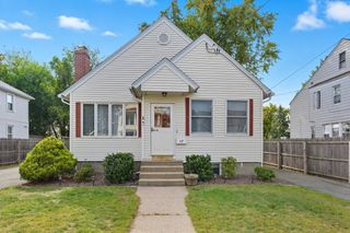 17 Chateaugay St, Chicopee, MA 01020