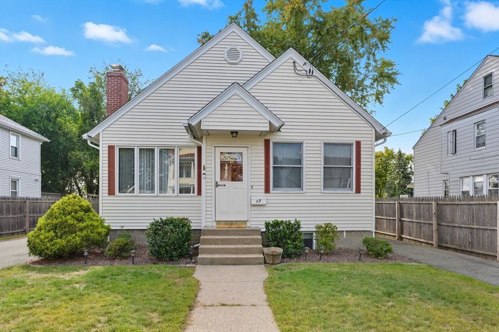 17 Chateaugay St, Chicopee, MA 01020