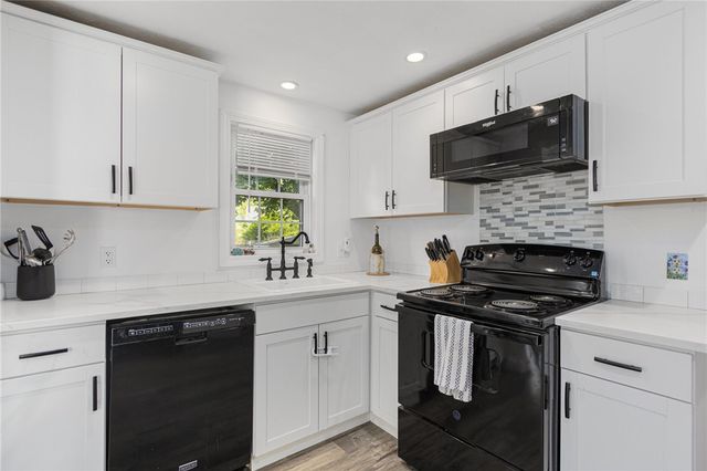 100 Penguin Avenue, Warwick, RI 02818