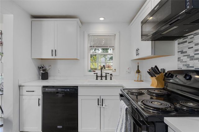 100 Penguin Avenue, Warwick, RI 02818