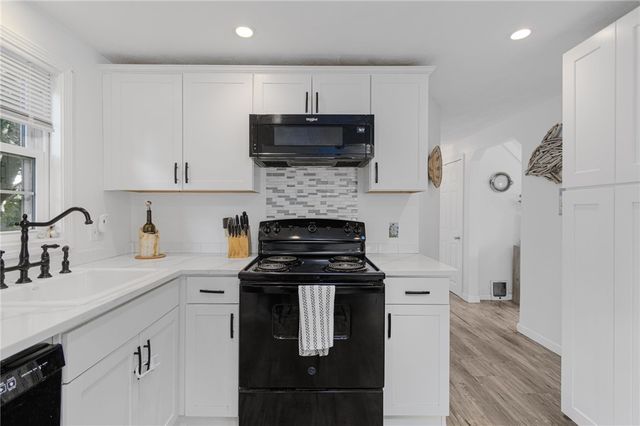 100 Penguin Avenue, Warwick, RI 02818