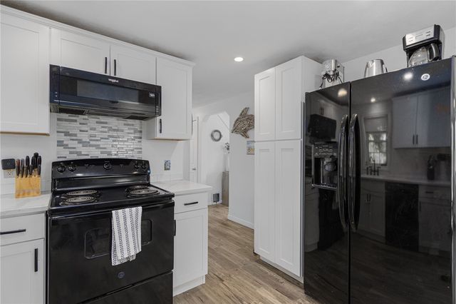 100 Penguin Avenue, Warwick, RI 02818