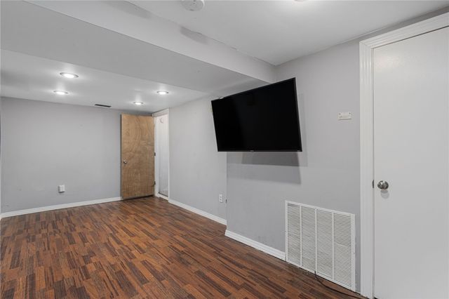 100 Penguin Avenue, Warwick, RI 02818