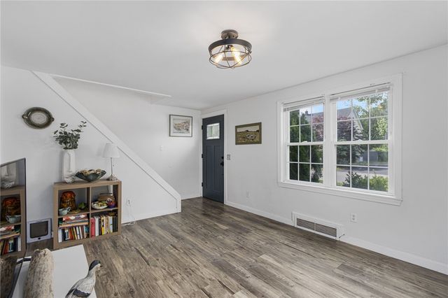 100 Penguin Avenue, Warwick, RI 02818