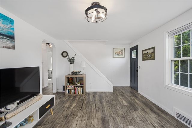 100 Penguin Avenue, Warwick, RI 02818