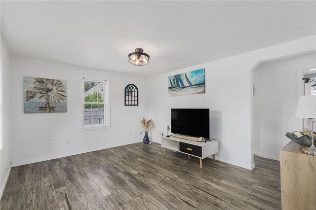 100 Penguin Avenue, Warwick, RI 02818