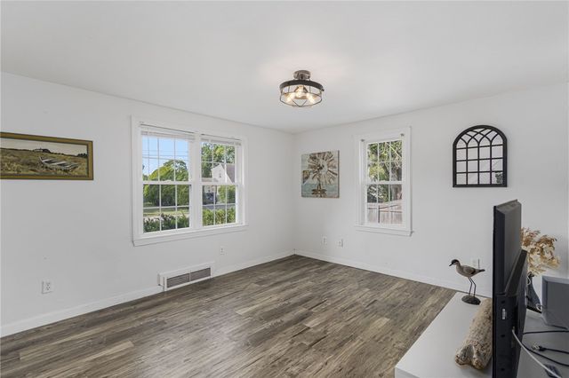 100 Penguin Avenue, Warwick, RI 02818
