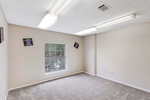 1019 W Lovers Lane W, Arlington, TX 76013