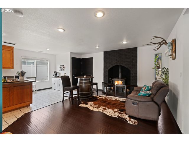 1774 E FOURTH Ave, Sutherlin, OR 97479