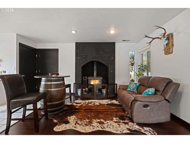 1774 E FOURTH Ave, Sutherlin, OR 97479