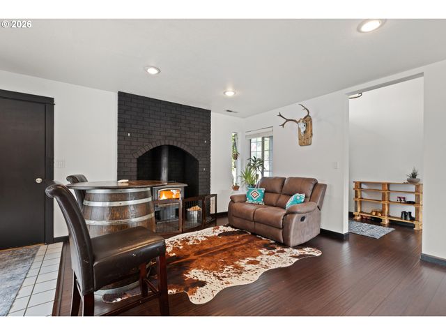 1774 E FOURTH Ave, Sutherlin, OR 97479