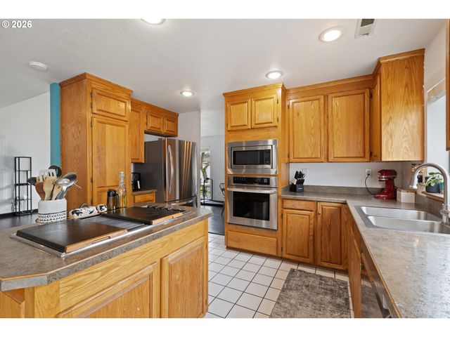 1774 E FOURTH Ave, Sutherlin, OR 97479