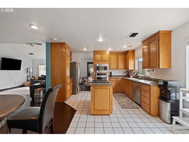 1774 E FOURTH Ave, Sutherlin, OR 97479