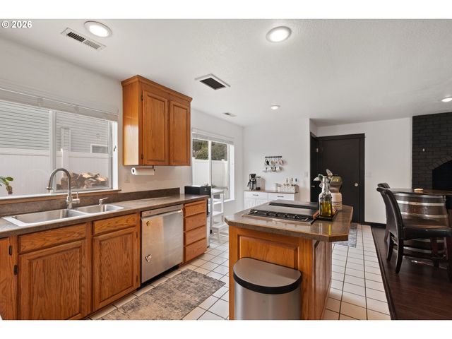 1774 E FOURTH Ave, Sutherlin, OR 97479