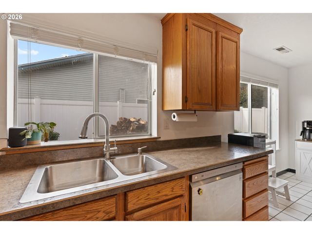 1774 E FOURTH Ave, Sutherlin, OR 97479