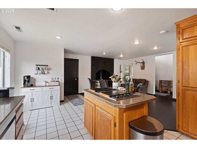 1774 E FOURTH Ave, Sutherlin, OR 97479