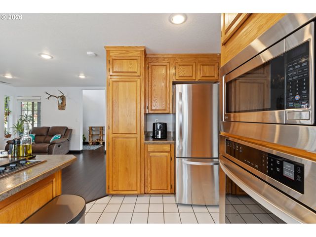 1774 E FOURTH Ave, Sutherlin, OR 97479