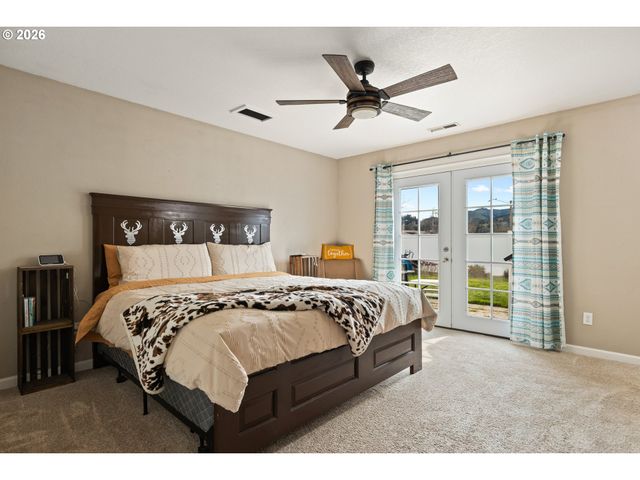 1774 E FOURTH Ave, Sutherlin, OR 97479