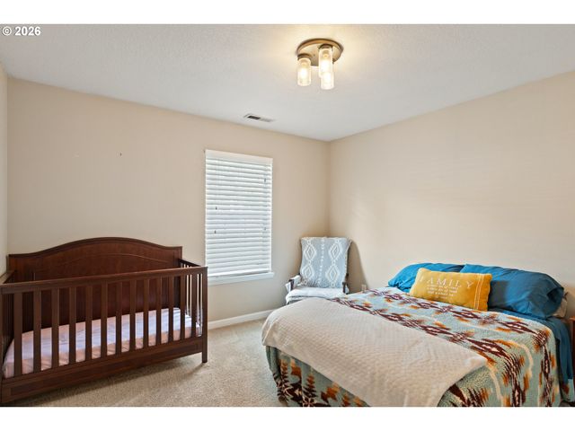 1774 E FOURTH Ave, Sutherlin, OR 97479