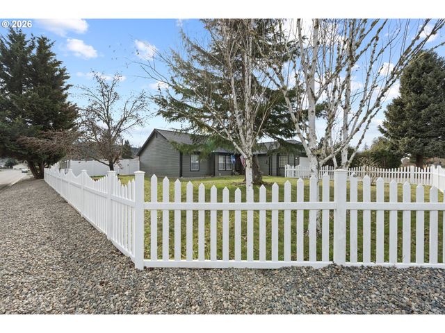 1774 E FOURTH Ave, Sutherlin, OR 97479