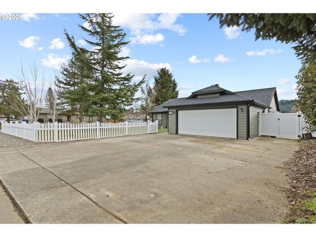 1774 E FOURTH Ave, Sutherlin, OR 97479