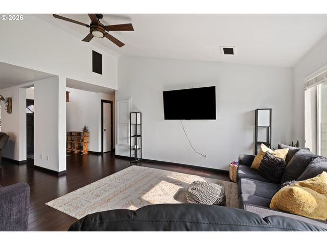 1774 E FOURTH Ave, Sutherlin, OR 97479