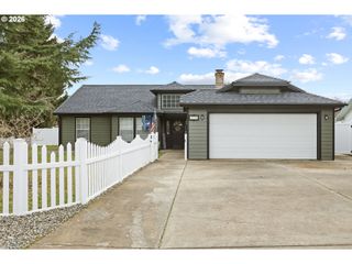 1774 E FOURTH Ave, Sutherlin, OR 97479