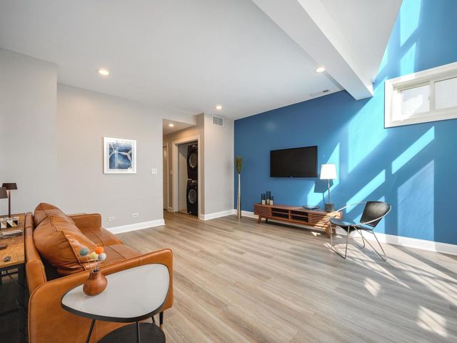 116 S Bell Avenue 1, Chicago, IL 60612