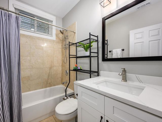 116 S Bell Avenue 1, Chicago, IL 60612