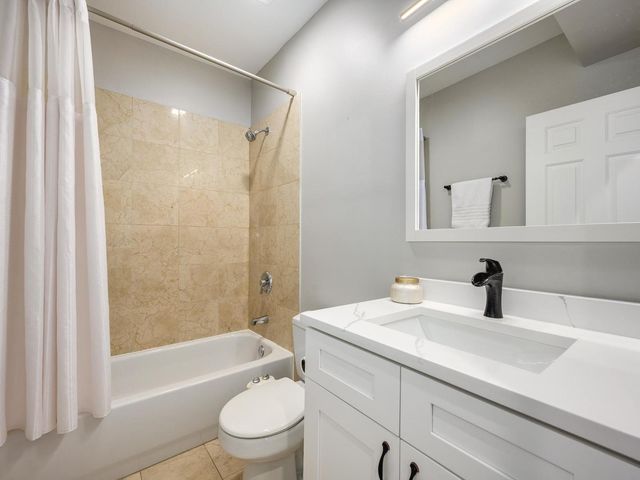 116 S Bell Avenue 1, Chicago, IL 60612