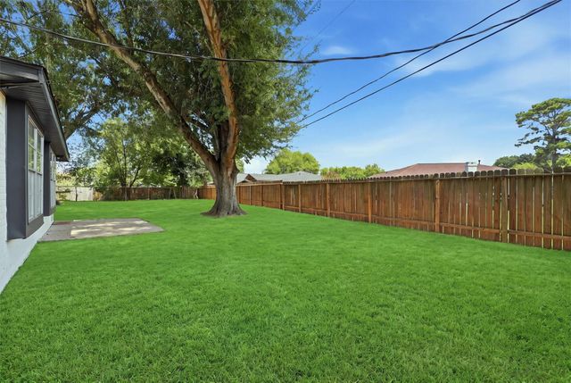 6602 Indian Falls Drive, Houston, TX 77489