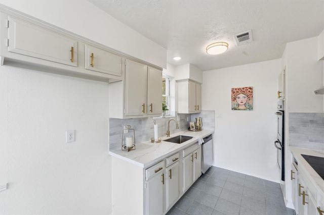6602 Indian Falls Drive, Houston, TX 77489