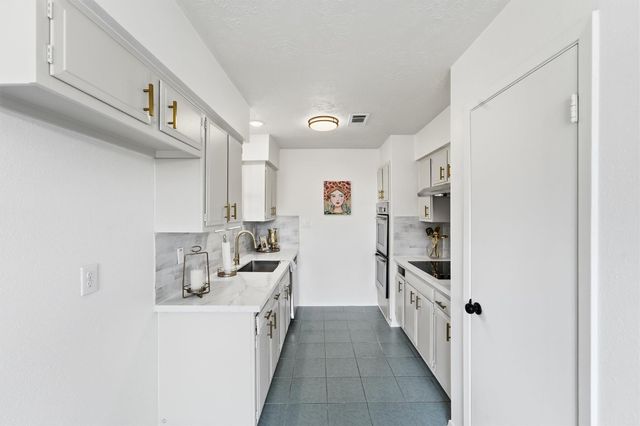 6602 Indian Falls Drive, Houston, TX 77489