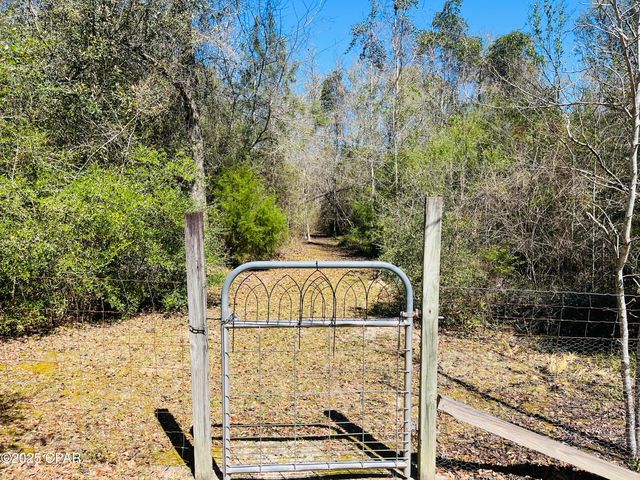 3010 Five Points Road, Cottondale, FL 32431