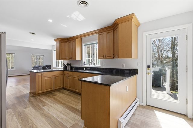 28 Lancelot Ct, Norwood, MA 02062