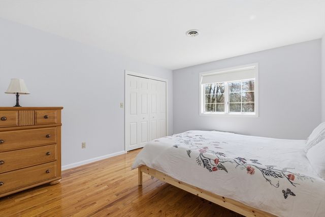 28 Lancelot Ct, Norwood, MA 02062
