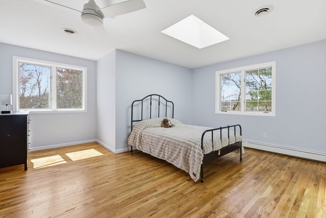 28 Lancelot Ct, Norwood, MA 02062