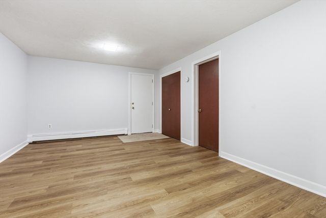 28 Lancelot Ct, Norwood, MA 02062
