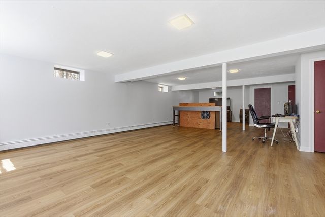 28 Lancelot Ct, Norwood, MA 02062