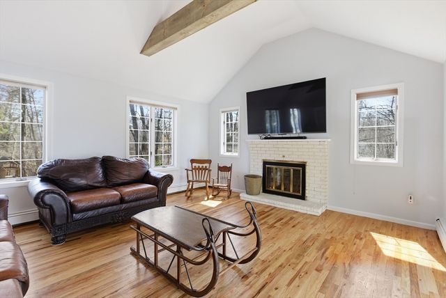 28 Lancelot Ct, Norwood, MA 02062